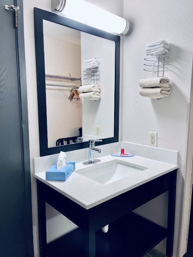 Econo Lodge Уиллистон Экстерьер фото